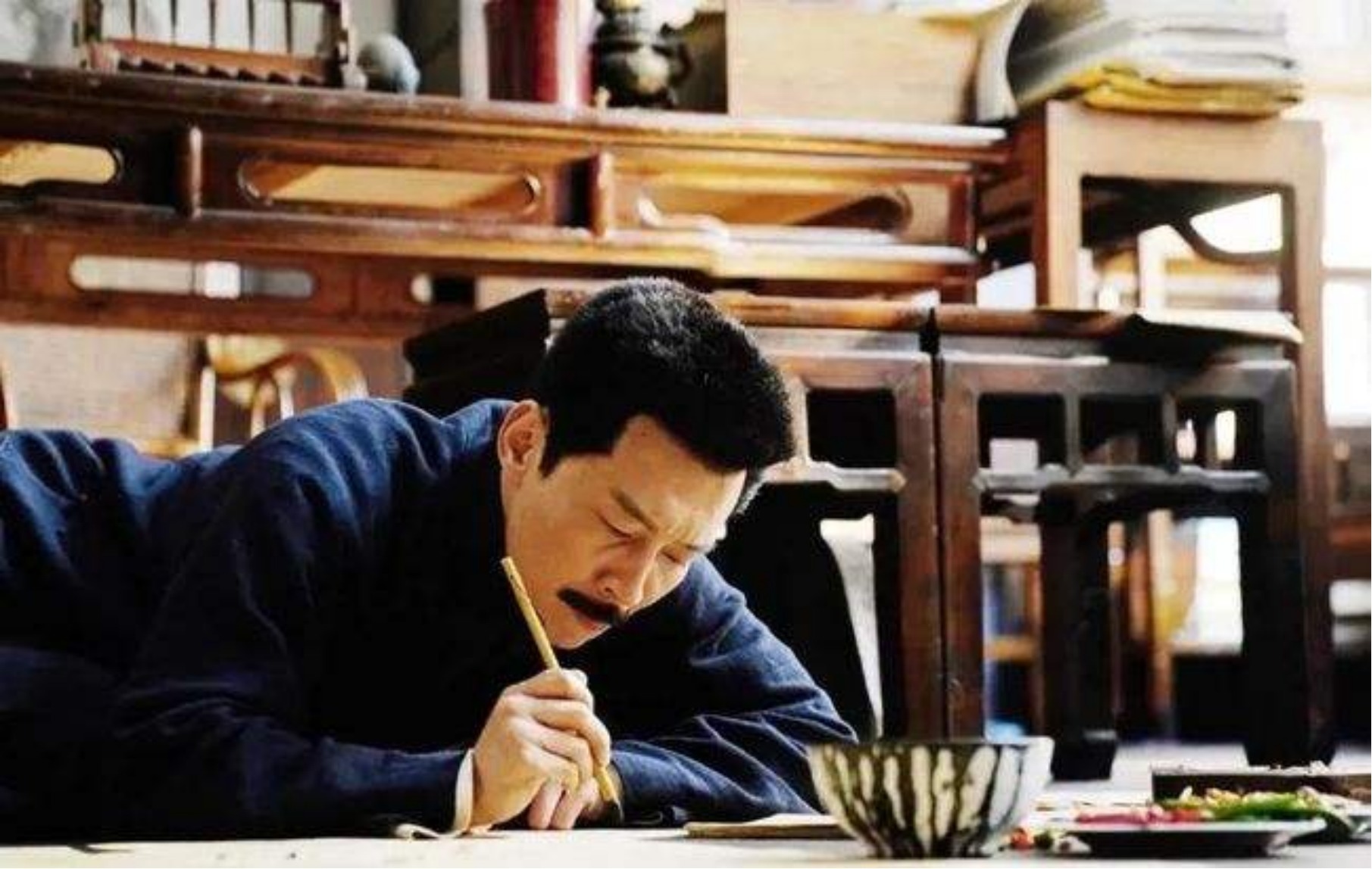 鲁迅!鲁迅首次到北大上课,学生们哄堂大笑,15分钟后教室里鸦雀无声