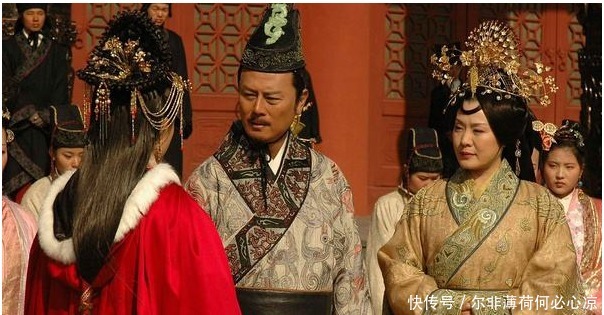 本是一个卑微的宫女,出宫后嫁给父子两人,还为一王朝续命百年!