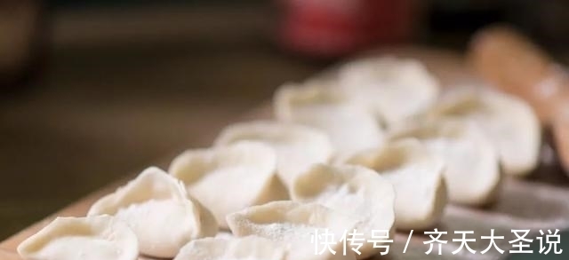 拌饺子馅有诀窍,这3味调料缺一不可,少一样就不香,看完涨知识