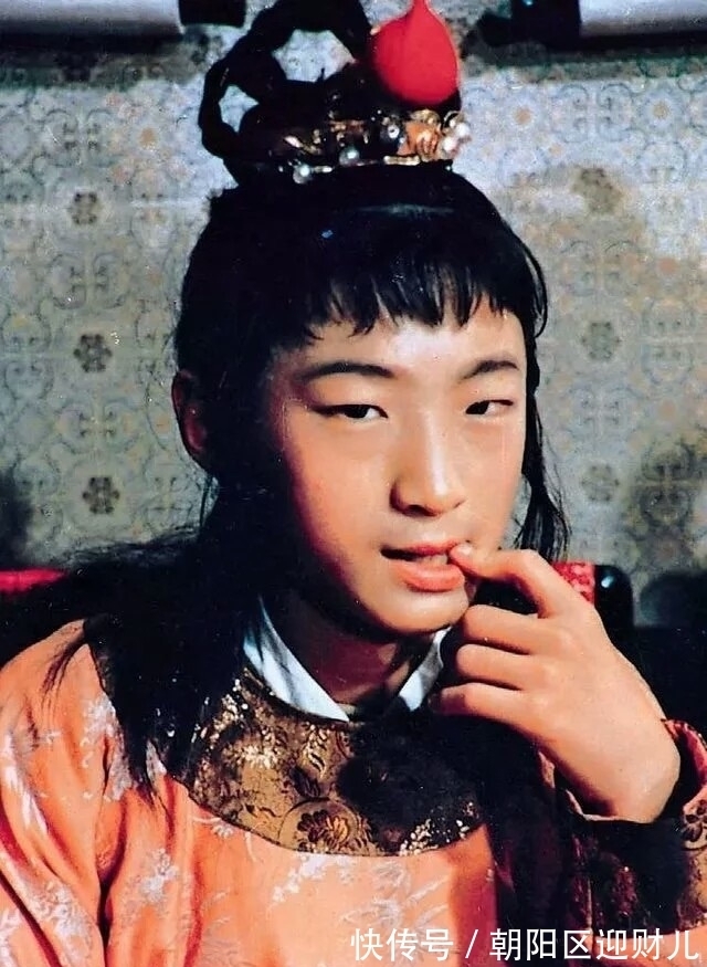 王夫人&《红楼梦》：夸孩子都夸不对，贾赦饭桌上这番话有多愚蠢？