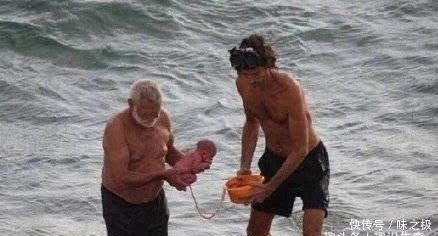 游泳|英国一女子怀孕时游泳,在海中产子,丈夫帮着咬下脐带