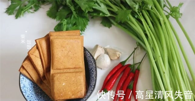 食材|两种食材搭配,大火一炒就上桌,这道快手菜,开胃又美味!