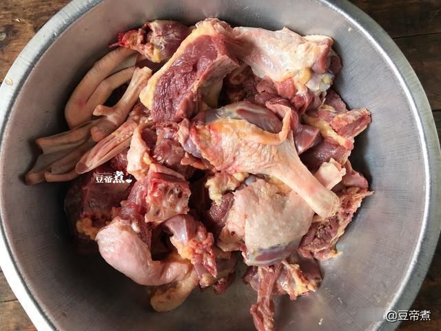 炖汤|鸭子不要再炖汤了，用啤酒卤出好滋味，我家隔三差五就做吃，特赞