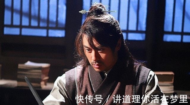 蔡福!水浒传,此人不但身份比柴进高贵,而且躲过了花荣射来的箭