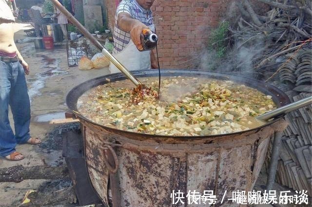 北方农村的“大锅菜”，小时候不想吃，长大吃不够，就是香