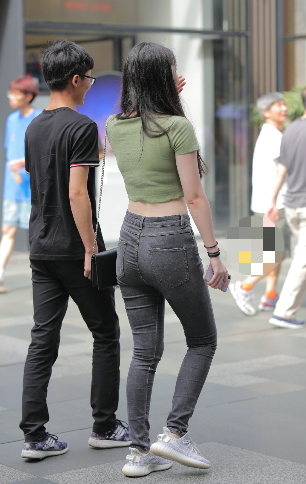 透露|牛仔裤小姐姐,酷帅中又透露出性感迷人的气息
