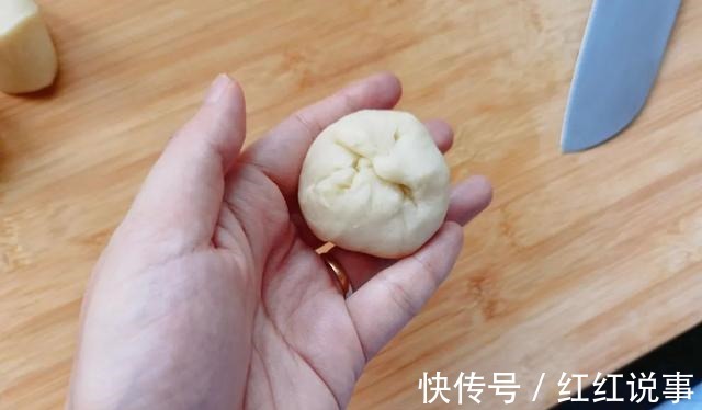 酥皮月饼|中秋来点不一样的，五彩月饼颜值高，酥软不腻味道好！