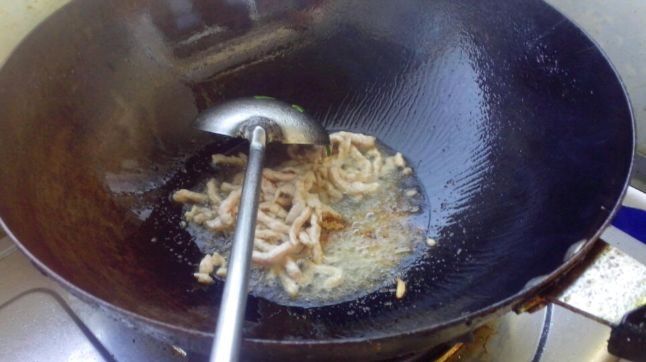 炒豆芽,先焯水还是直接炒?第一步就错,难怪不脆不入味,还腥!