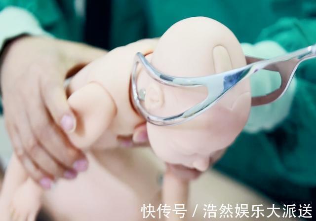 第三产程|顺产生娃到底疼在哪儿助产士模拟接产全程,熬过来的都是女战士