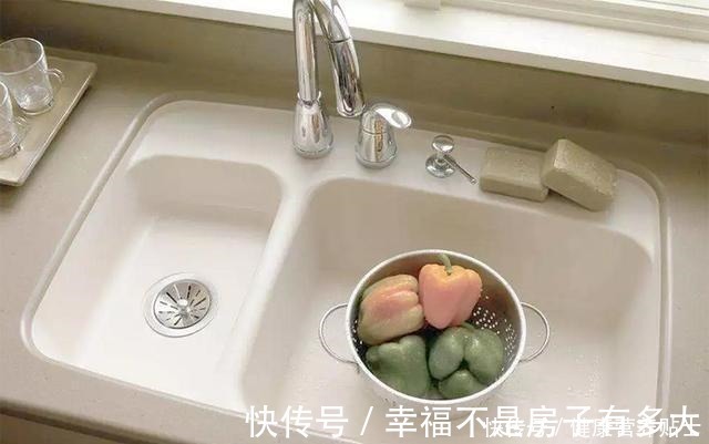 看上去很美|每次洗碗弄的到处都是水!听完内行人的建议,才知是厨房水槽的过!