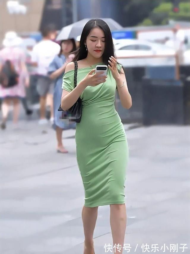模特 气质出众的连衣裙搭配技巧,选择优雅减龄的风格,非常好看
