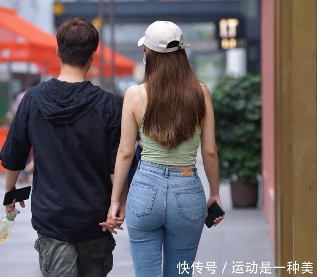 微胖女生的休闲装,清凉吊带加牛仔,轻松“胜人一筹”!