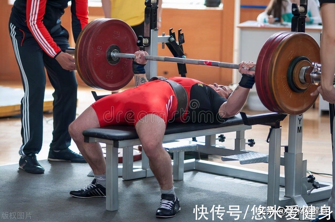 前臂|卧推的标准动作,5个细节完善动作质量,有效提升上肢肌肉力量