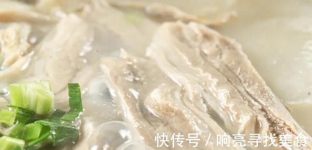 做羊汤时并不是什么料都放,几种调料即可,做出的羊汤更美味!