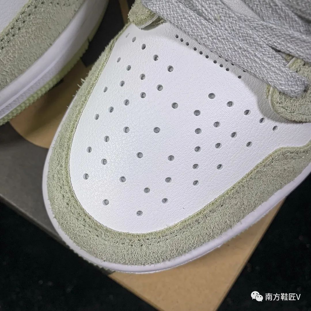 多种材质拼接，质感很绝！这双 Air Jordan 1 Zoom 很难不心动！