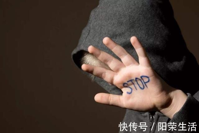 父母|父母常给孩子灌输这些思想,将来不仅容易没出息,还会过得很窝囊