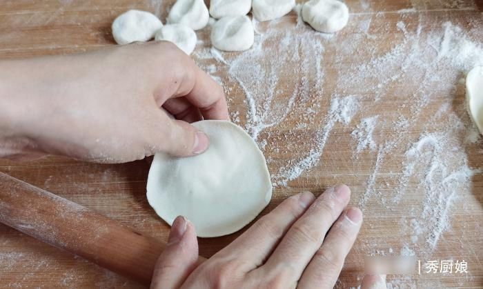 入秋后,韭菜豆角靠边站,用它做馅包饺子,清香四溢,营养降秋燥