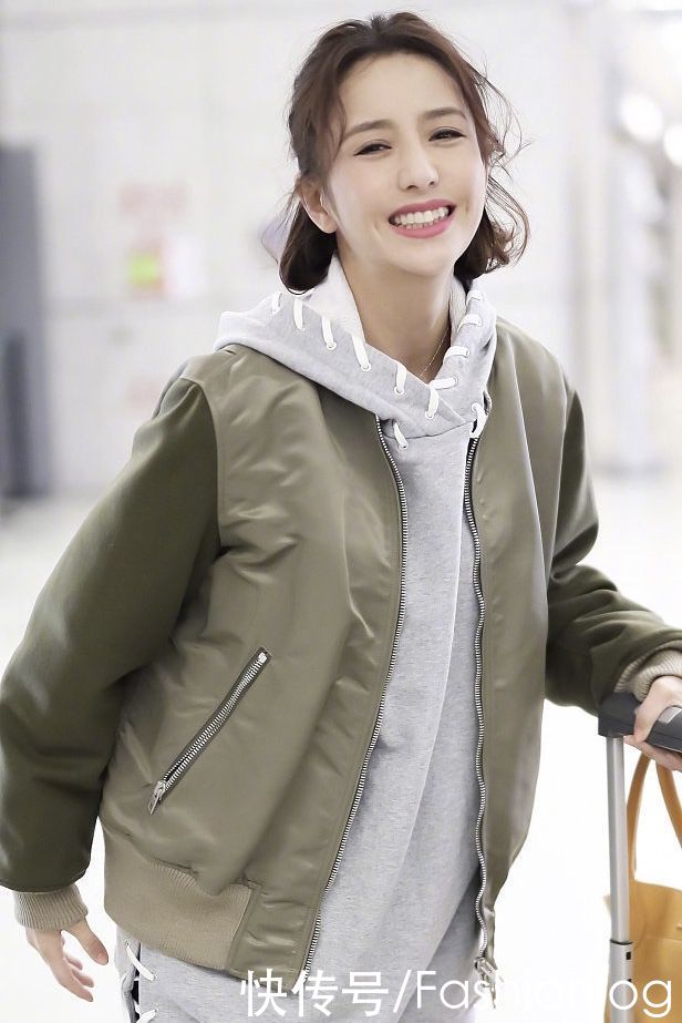 降温季节愁搭配？百搭减龄卫衣get起来，休闲时尚的必备款