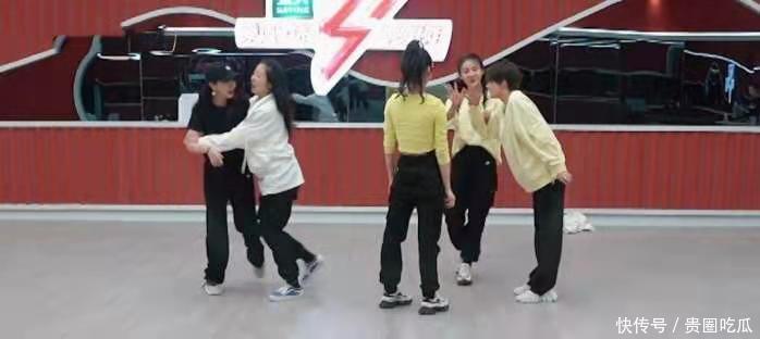 这届浪姐太直爽!王鸥说脏话被消音,李菲儿张馨予险些打起来