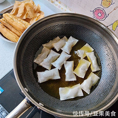 火龙果|鲜香下饭的火龙果煎饼，你喜欢吗？