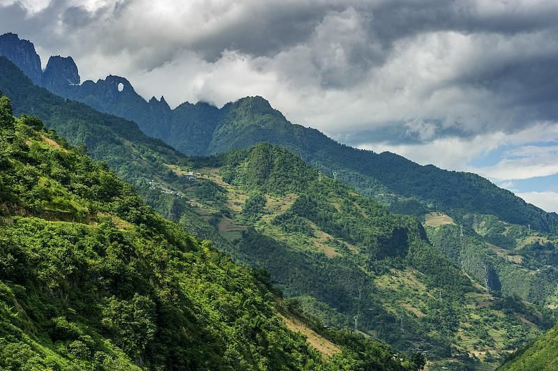 世界 世界上最深、最大的峡谷在我国，被称“打开地球历史之门的锁孔”