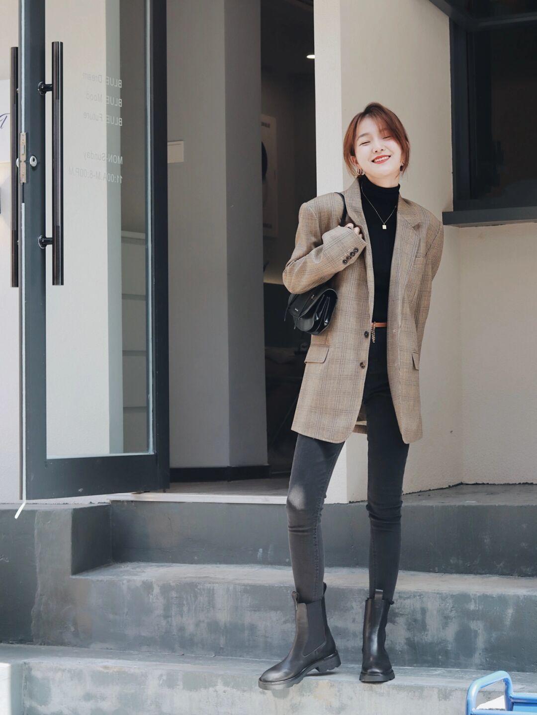 西装外套 秋冬不费力穿搭,格纹西装+黑色铅笔裤,高级又时尚!