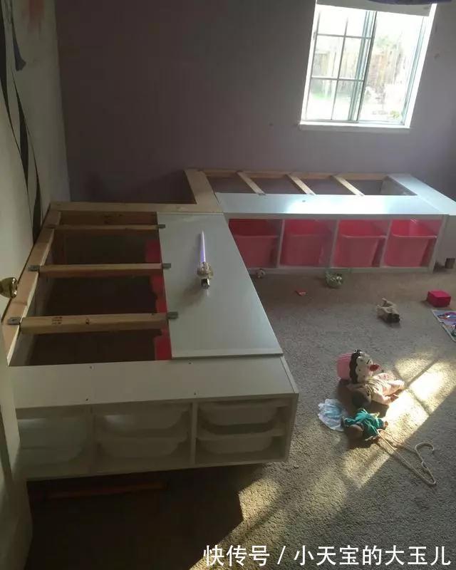 收纳|儿童房不做上下铺,现在流行2张床靠墙放,中间转角收纳柜