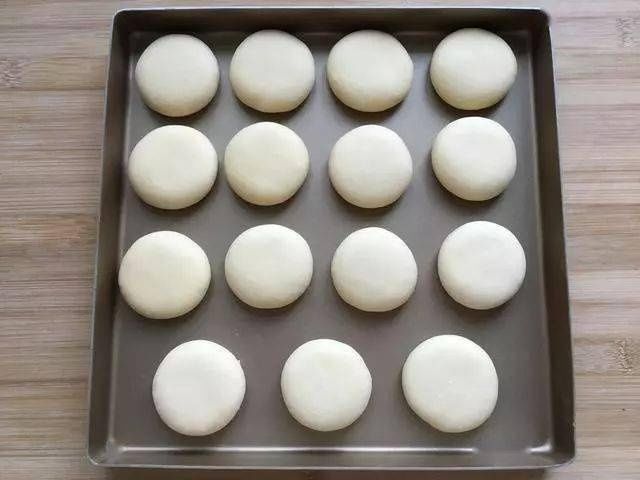 这种饼不加一滴水，吃在嘴里满口香，出锅后孩子都抢着吃！