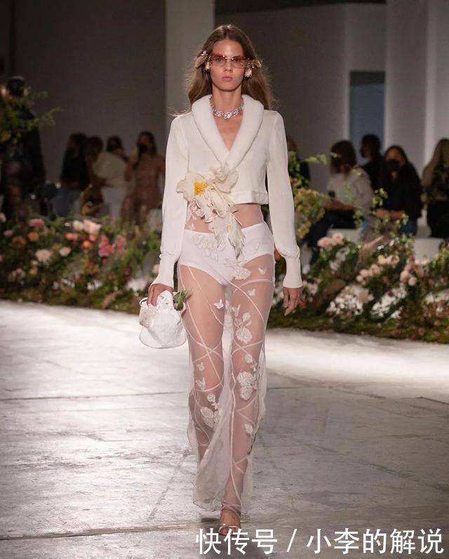 米兰时装周线下T台回归,Blumarine2021春夏系列演绎浪漫时装盛宴