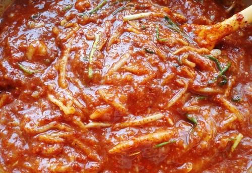 【食物恋】韩国朋友教我的辣白菜做法，酸爽开胃，正宗得很