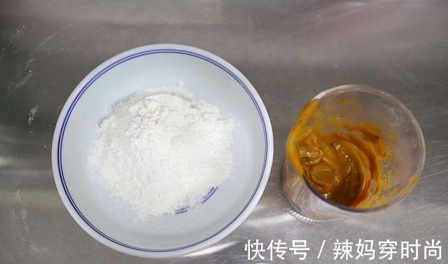 中午和老妈吃的猫耳朵,金灿灿又香又软特入味,没忍住吃了一大碗!