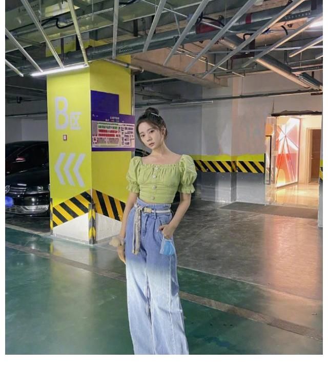 小西装|张紫宁分享日常碎片,抹茶绿泡泡衫甜美俏皮,洋溢青春元气少女感