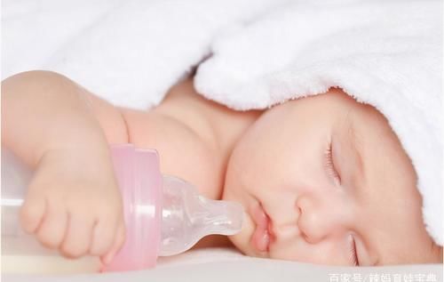 孩子|孩子熟睡后总爱“满床打滚”?背后的原因都在这里,宝妈要当心!