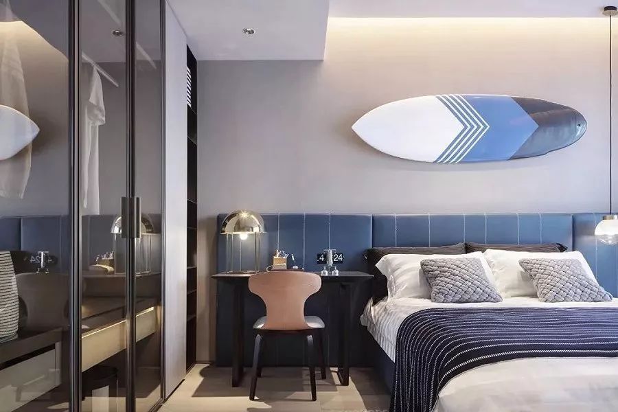 利用率|还在买衣柜现在流行“挖墙”装衣橱!