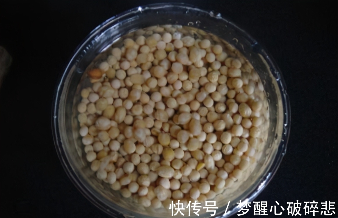 养花小窍门:喂点这2样“营养品”,植物个个根壮叶绿