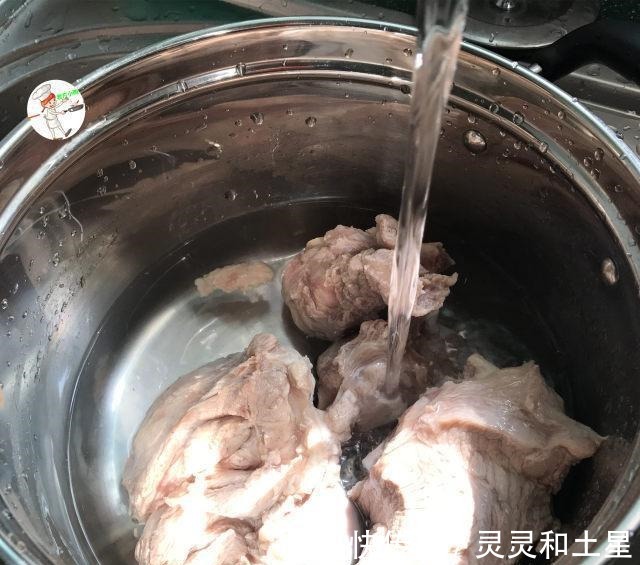 筒骨萝卜汤,软烂入味,汤香肉美!