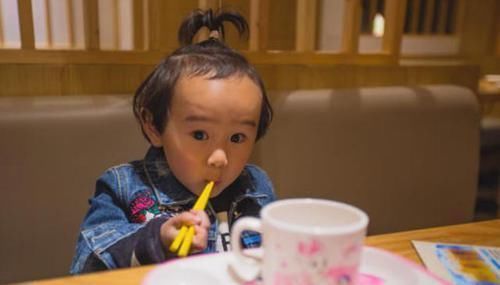 奶奶|7岁男孩长出双排牙，奶奶自责不已，医生：需要一颗颗拔掉