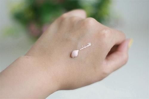 保质期|“去年的防晒霜”今年继续用，到底好不好？很多人用错，看你是吗