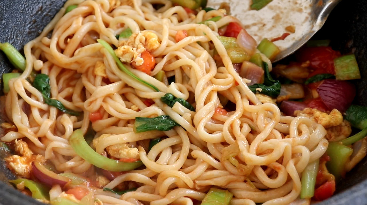 炒拉条子的家常做法，筋道爽滑，味道比饭店里的还好吃