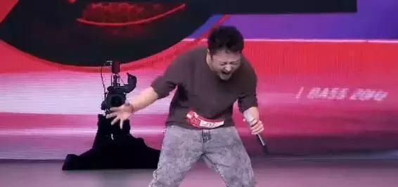 滚石|那英骂他当不了冠军，结果被章子怡看中，现在终于红了！