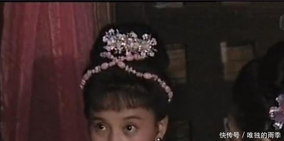 她长相清秀演过《封神榜》,还担任剧团