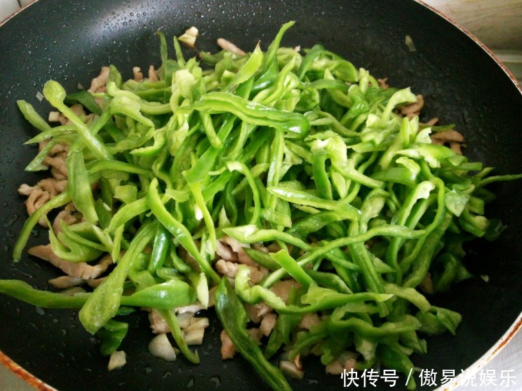无论炒啥肉,不要直接下锅炒!大厨教你1招,嫩滑香软,还不粘锅