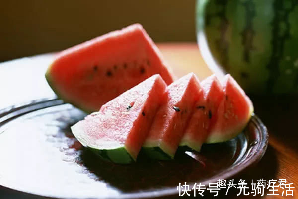 蜂蜜炖雪梨|秋天到,养生千万记住一句话“吃蜜不吃姜,吃果不吃瓜”