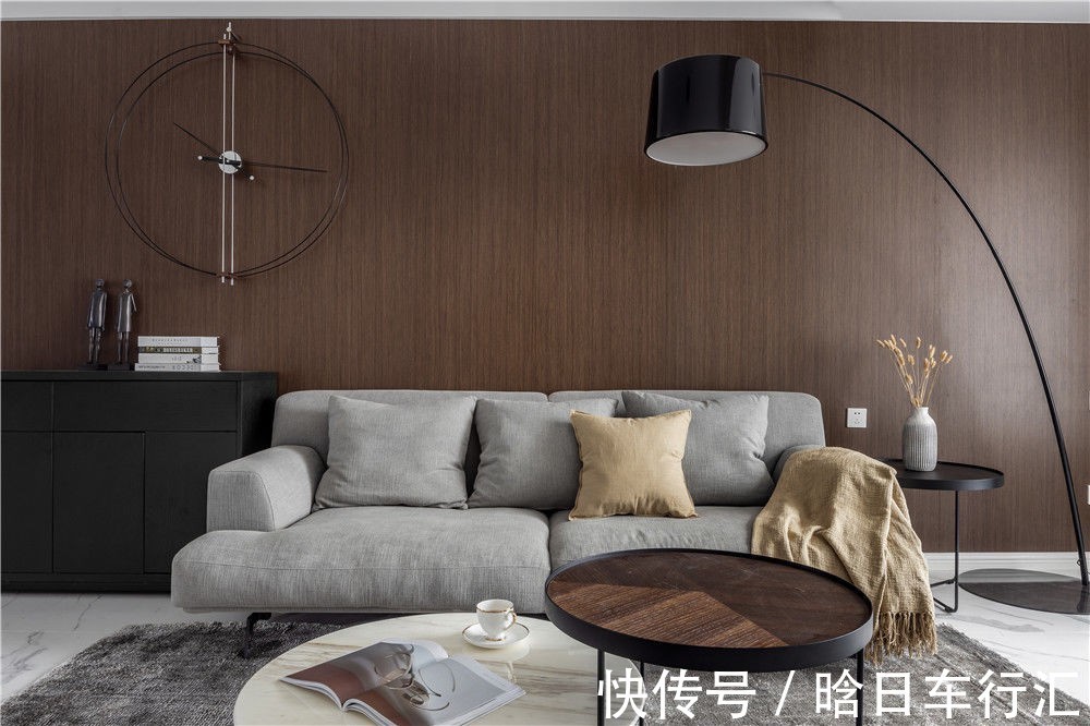 业主|黑白灰和实木打造的空间,设计独立入户鞋帽间,满足五口人的需求