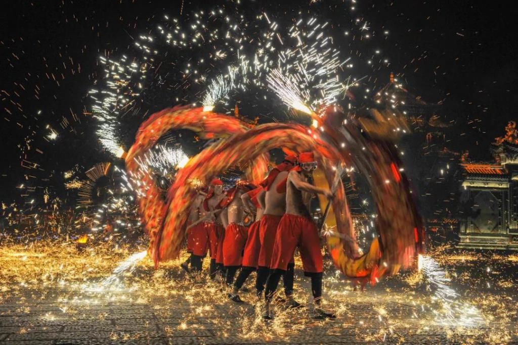  钢花|如此绝美的千年非遗绝技——“火龙钢花”，台儿庄等你来欣赏