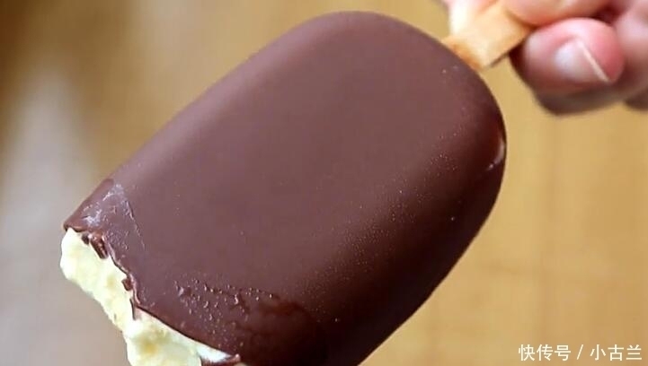 细腻|自制脆皮雪糕,2个鸡蛋一包奶,简单一做酥脆细腻,比冰淇淋好吃