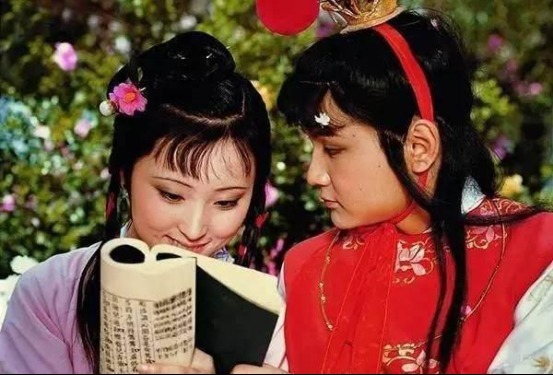 贾探春!红楼梦其实和亲的不是探春而是林黛玉,但因为他,探春成了替代