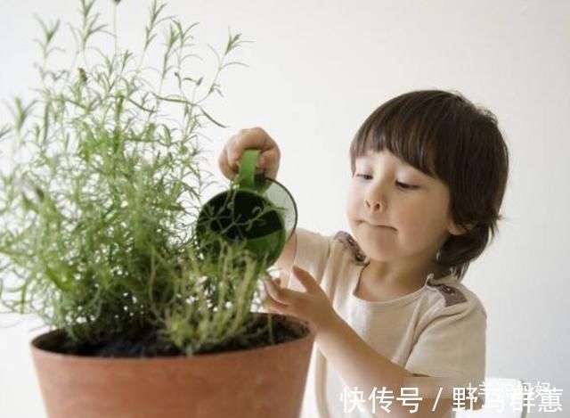 不管束|长大后“没出息”的孩子,基本都有3个明显特征,希望你家娃没中