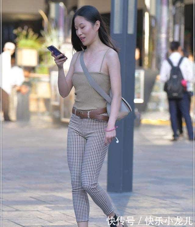 半身裤 贴身包臀的打底裤,走路中显出优雅气质,非常有型