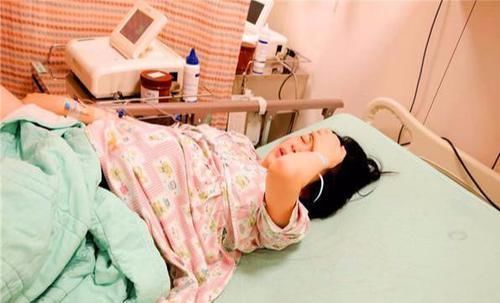 顺产|产妇顺产时不小心“用力过猛”,出现尴尬场面,医生的反应很暖心